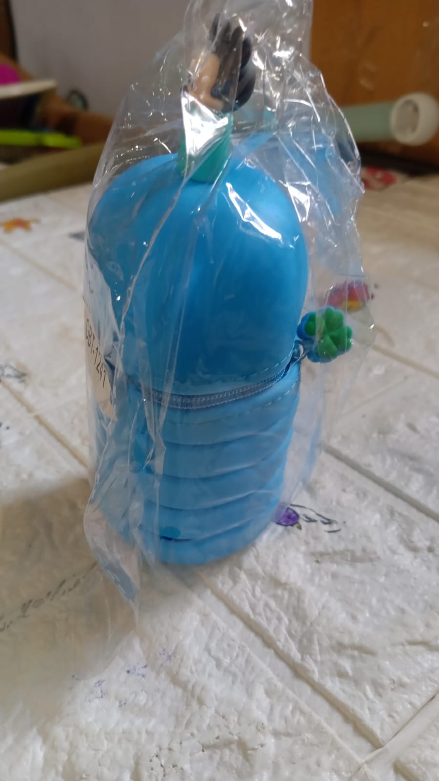 Pencil case with telescopic holder, suitable for school and office Pencil case with telescopic holder, suitable for school and office